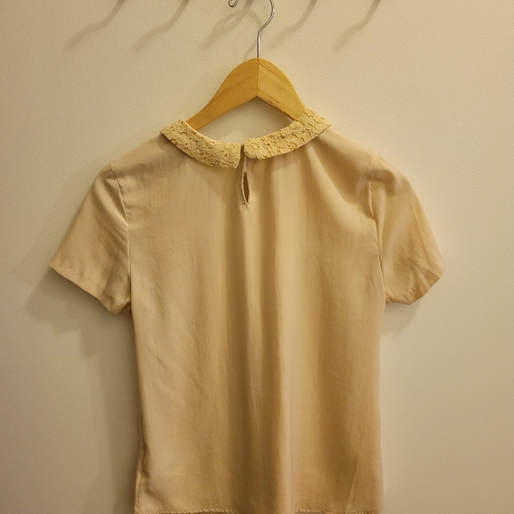 Short sleeve blouse with lacey collar detail - Picture 2 of 2